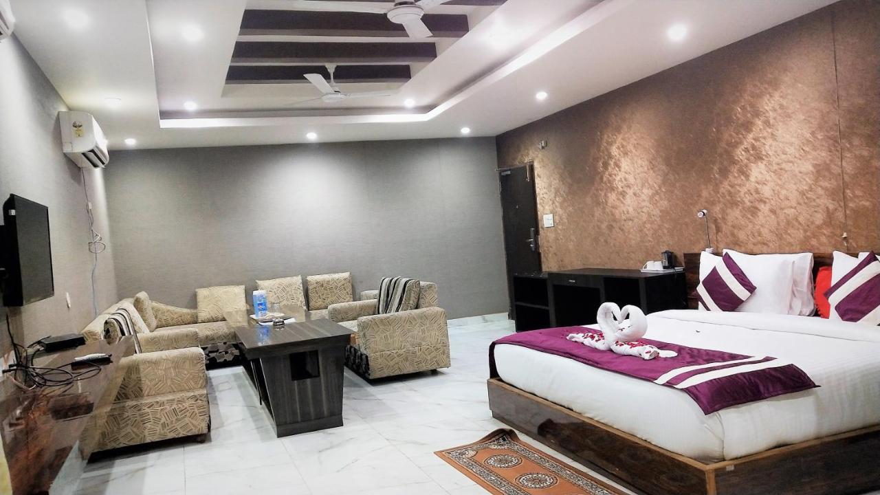 สโยนา เรสซิเดนซี่ Hotel ลัคเนา ภายนอก รูปภาพ