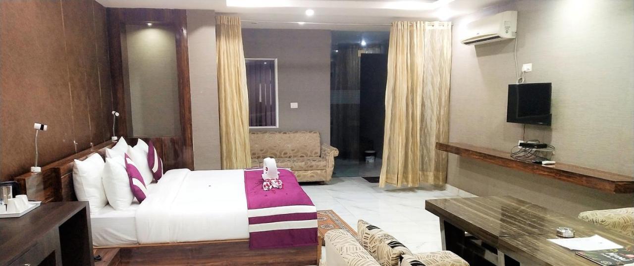สโยนา เรสซิเดนซี่ Hotel ลัคเนา ภายนอก รูปภาพ