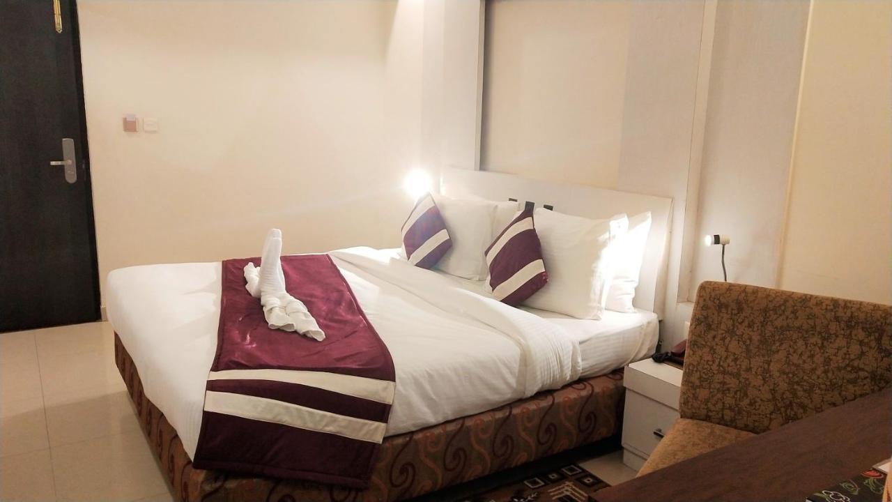 สโยนา เรสซิเดนซี่ Hotel ลัคเนา ภายนอก รูปภาพ